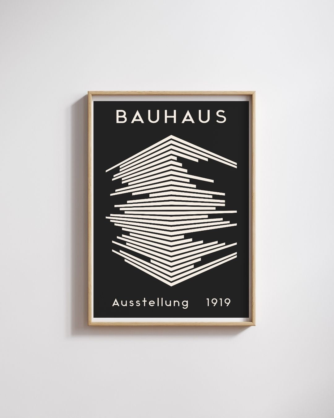 Bauhaus Plakat 47 – Arkitektonisk Lagdeling i Sort og Creme